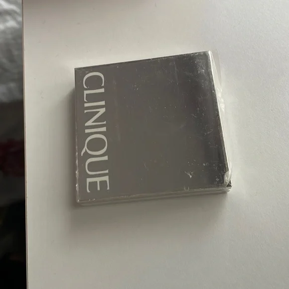 Clinique colour surge eyeshadow duo blackberry frost & new clover blush. - Picture 2 of 4